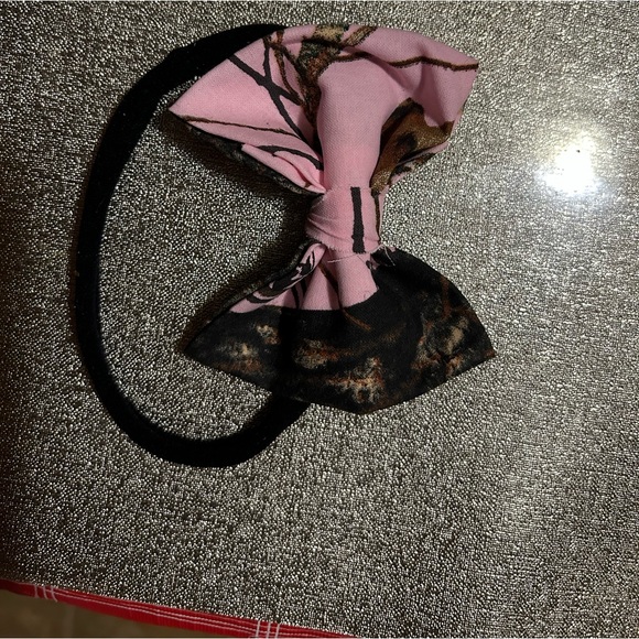 Bow - Picture 1 of 2